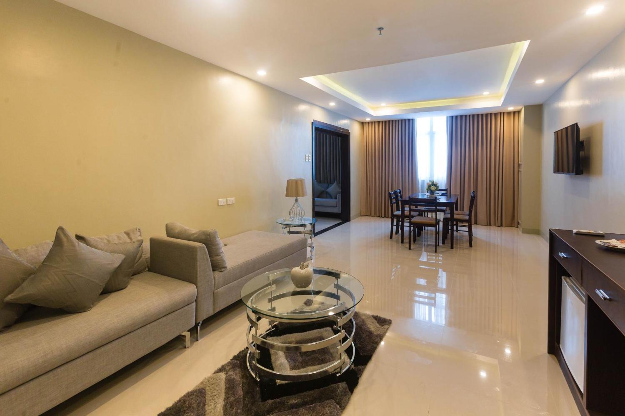 Iloilo Gateway Hotel And Suites Pavia Exterior photo